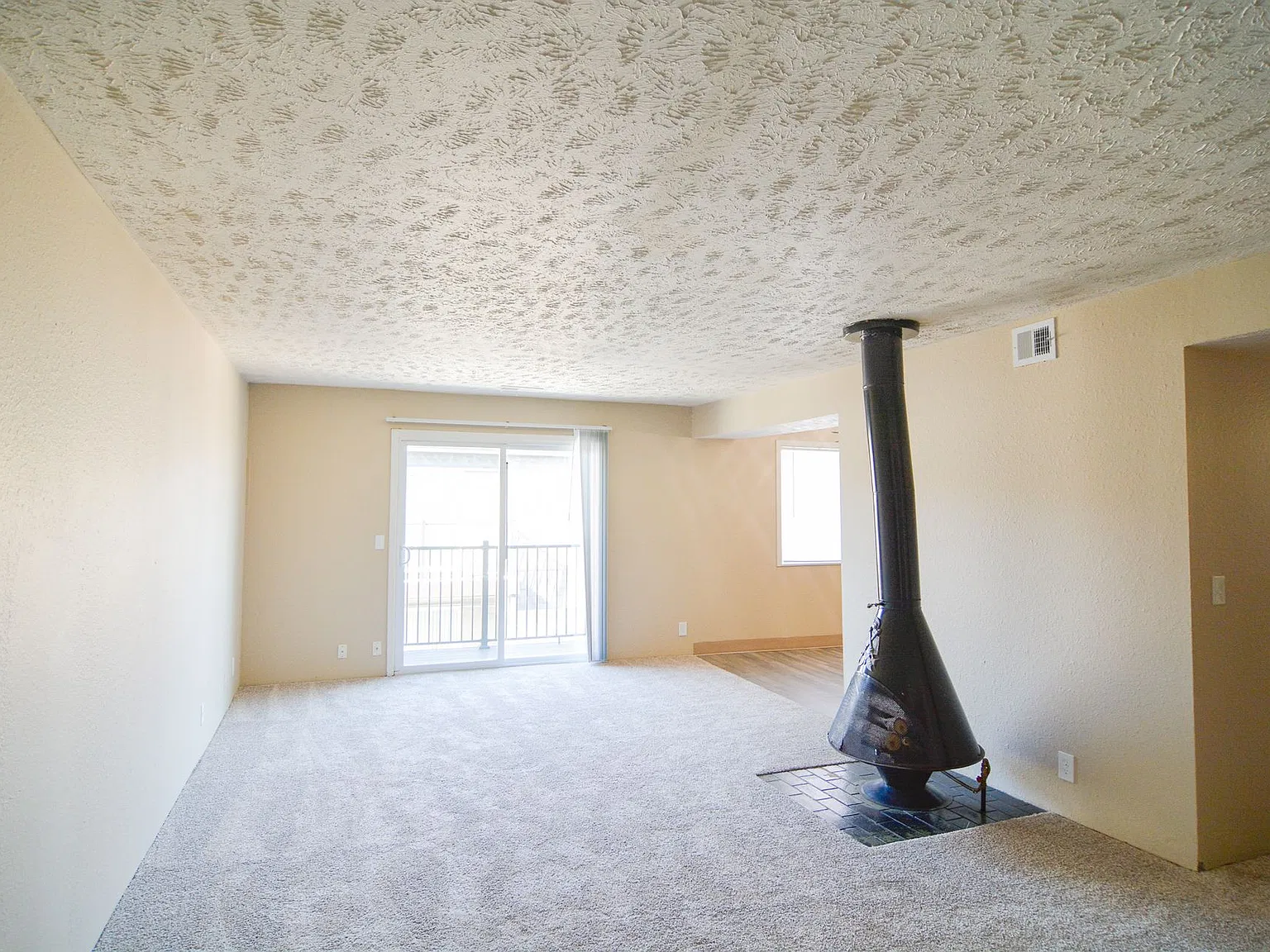 1 Bed & 1 Bath at Cottonwood Apartments — Photo 3