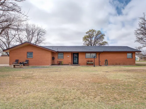 702 1st St, Lorenzo, TX 79343