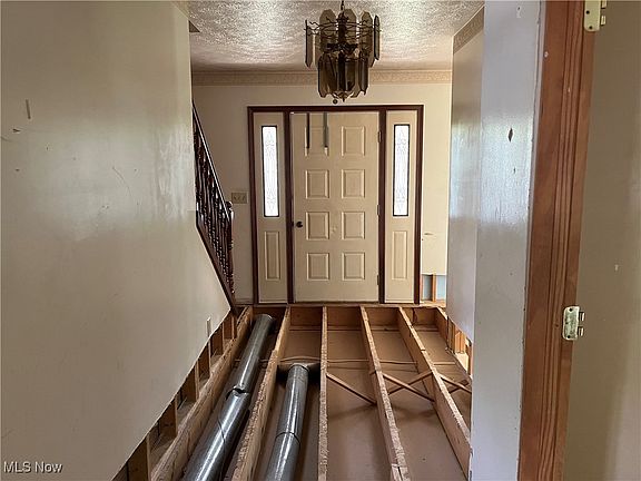 3rd image of 102 Pleasantview Dr