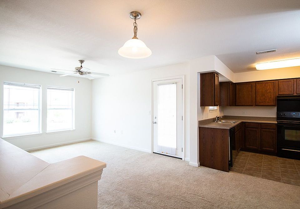 Crosswinds At Tradition Lane Apartments 1800 Bent Creek Way Danville