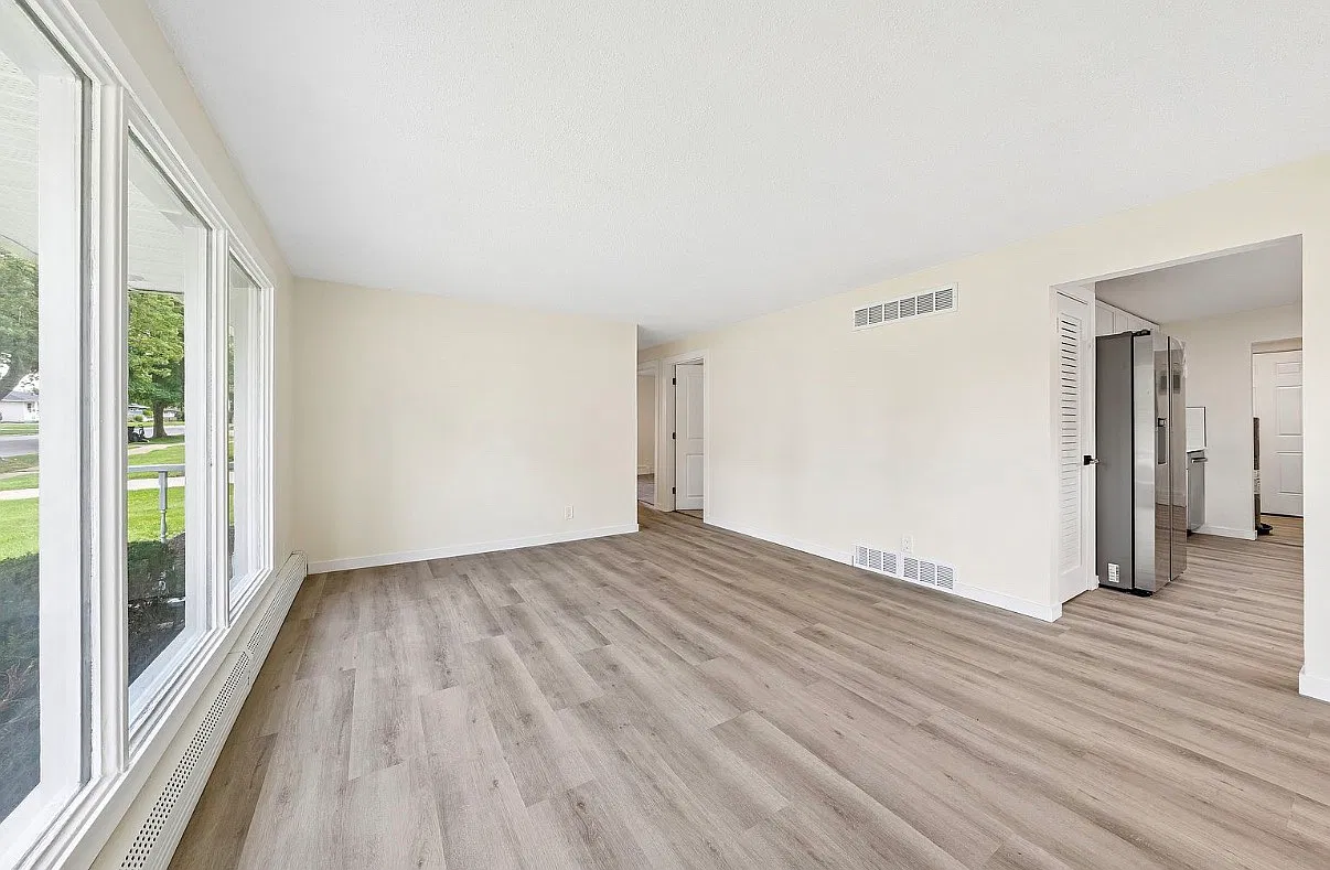 3 bed, 1049 sqft, $2,800 — Photo 4