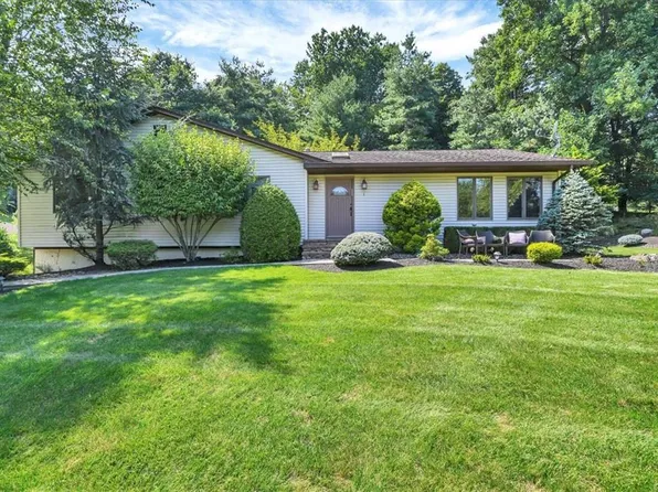 1 Amanda Court, Airmont, NY 10952