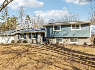16200 Onondaga Cir, Brookfield, WI 53045