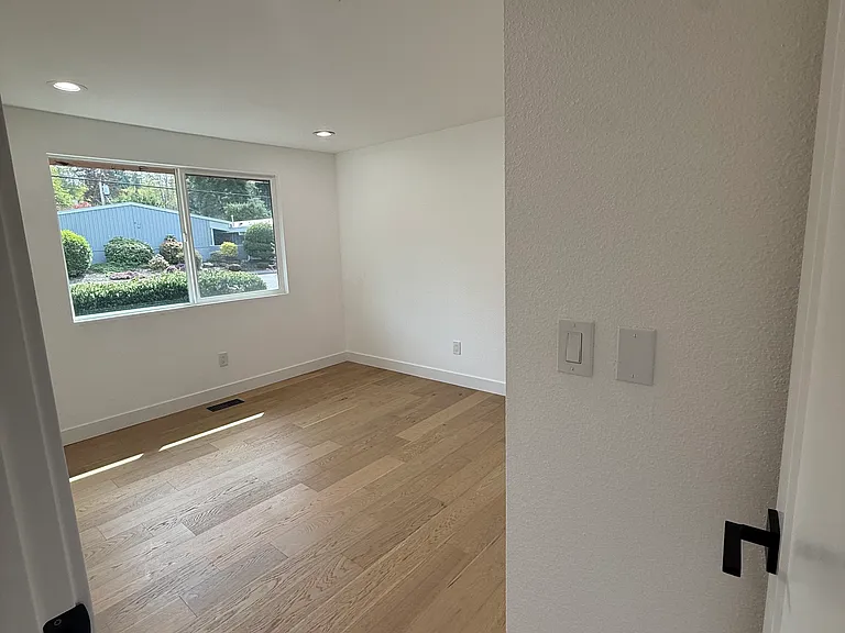 6822 NE 165th St — Photo 13