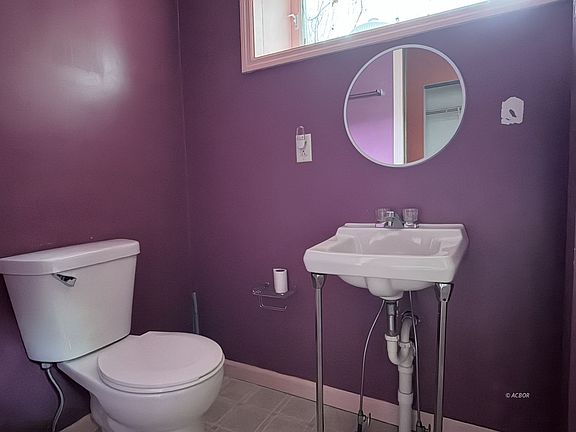 5th image of 304 Highland Ave