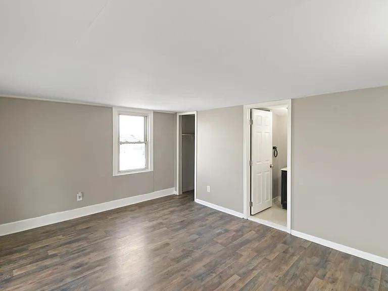 24311 Plymouth Rd — Photo 52