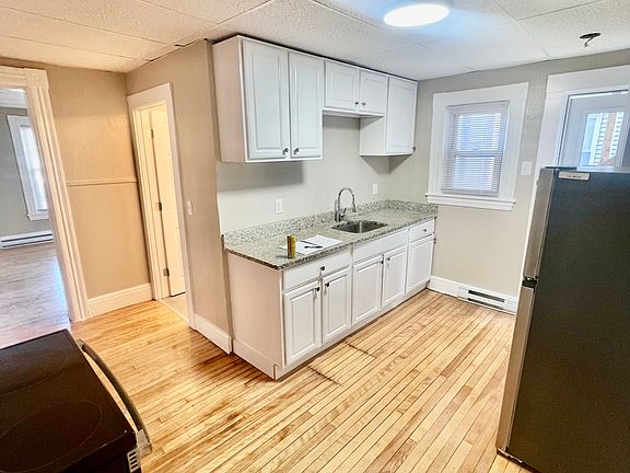 3rd image of 31 Russell St APT 1F