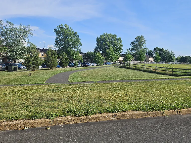 1258 Lisa Dr — Photo 35