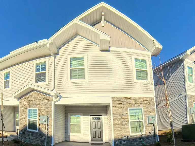 916 Drake Grove Ln — Photo 3