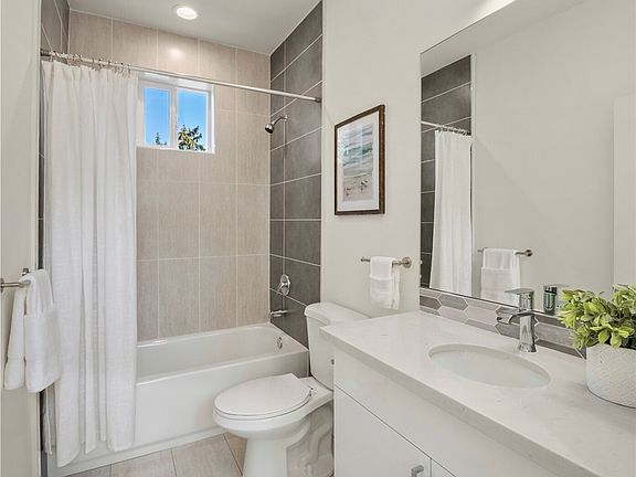 5th image of 18526 Wallingford Avenue N #B