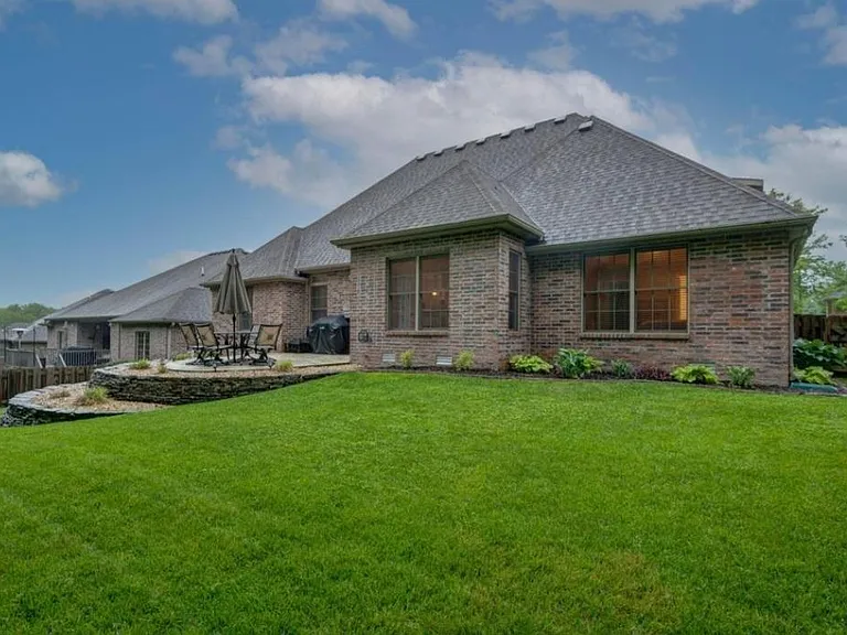 4332 E Ambrose Dr — Photo 4