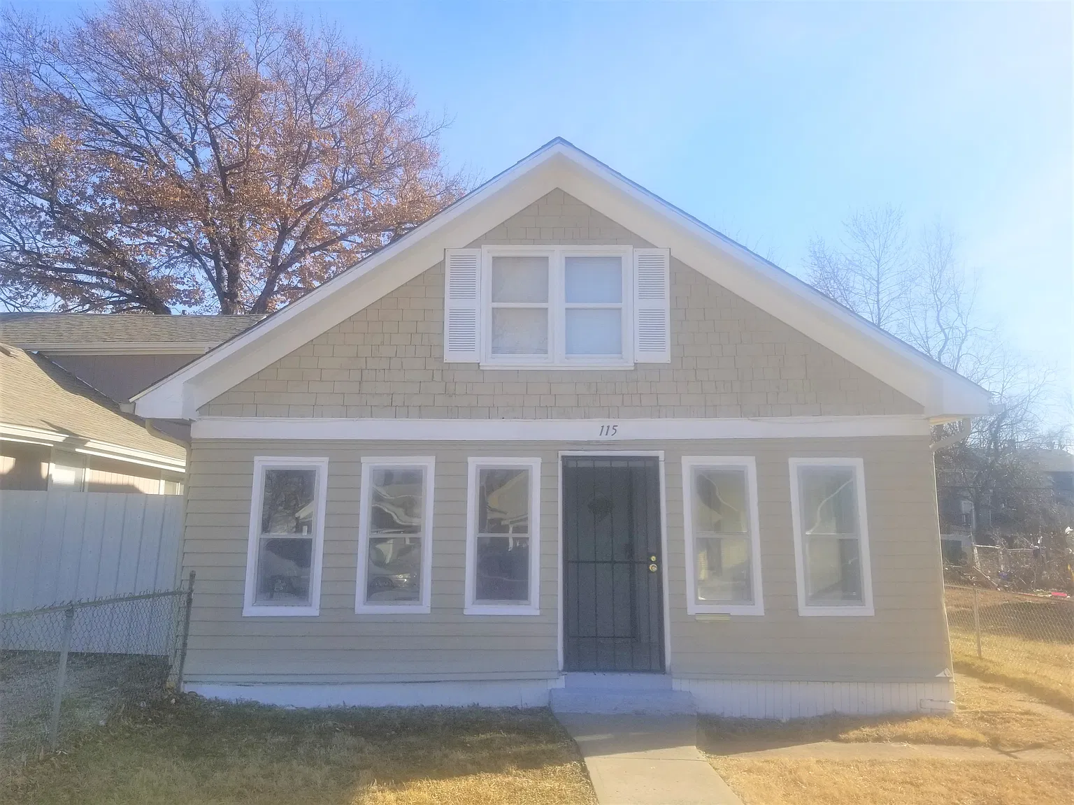 3 bed, 1000 sqft, $1,045 — Photo 1