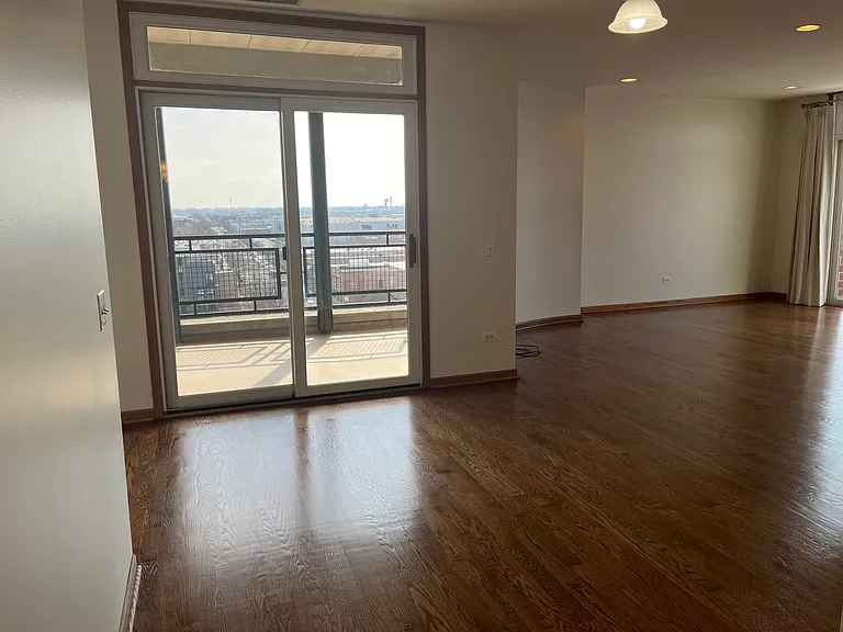 974 W 35th Pl #701 — Photo 11