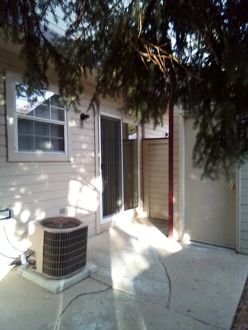Belmar Townhome, 2 bedrooms, 2 story end unit. — Photo 2