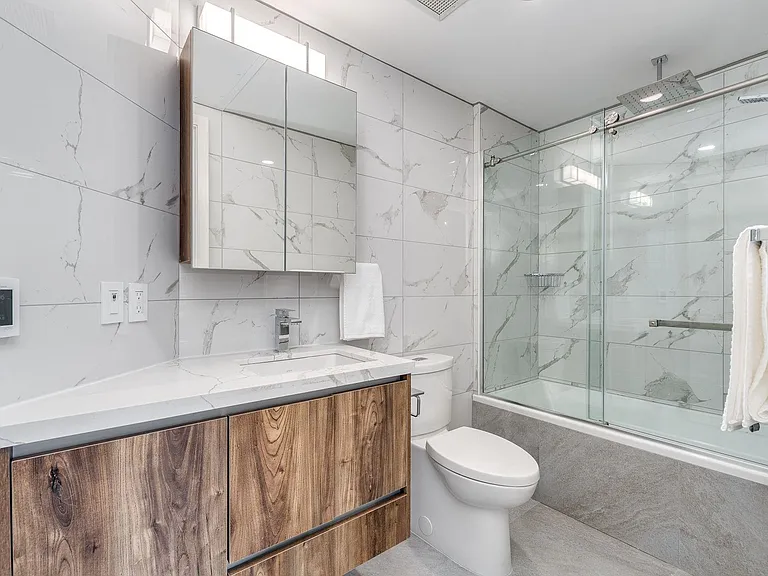 1170 Barclay St #202 — Photo 11