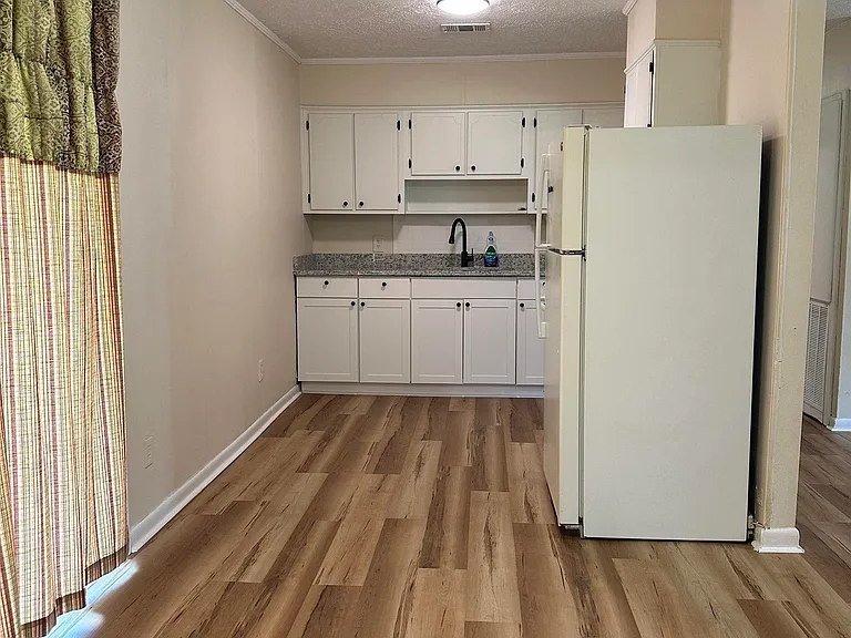 2302 Macy Ave — Photo 6