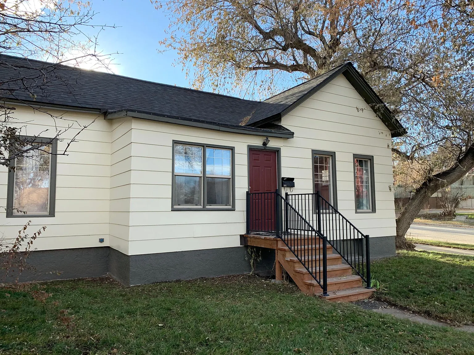 501 E Broadway St — Photo 2