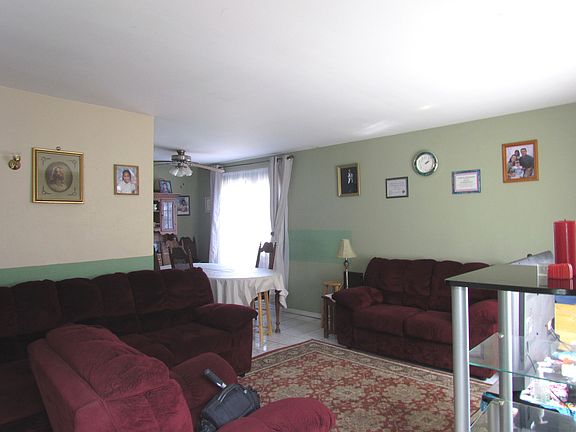 3rd image of 2S738 Winchester Cir W Unit 1