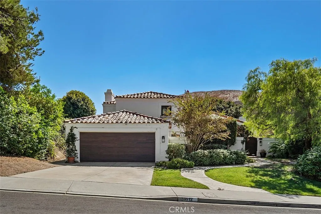 4 bed, 2.5 bath, 2658 sqft, $7,900 — Photo 1