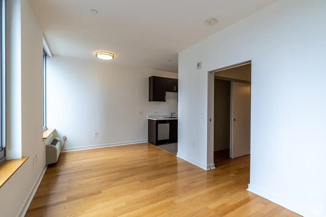 Studio, 645 sqft, $3,250 — Photo 3