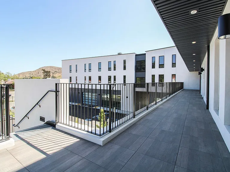 Newly Built Luxury Apartments in San Luis Obispo "Little Italy" — Photo 49