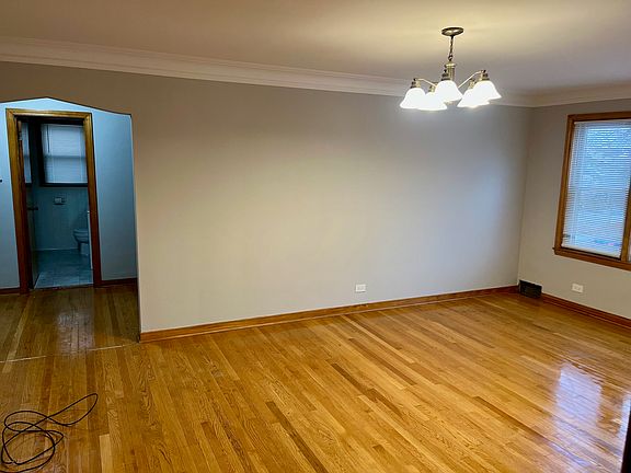 3rd image of 5420 N Rockwell St APT 2N
