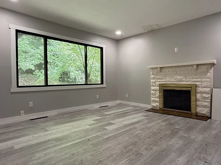 490 N Wilson Ave — Photo 16