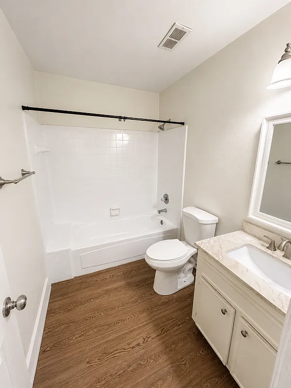 2 bed, 2.0 bath, 896 sqft, $1,300 — Photo 3