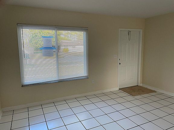 3rd image of 6475 Kenwood Dr