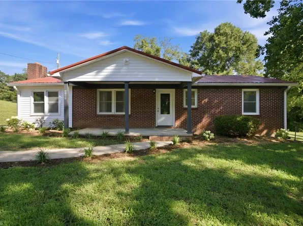 3123 Castle Ave, Hickory, NC 28601