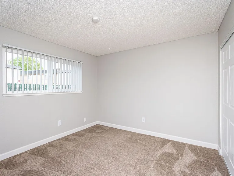 Gold Creek Apartments — Photo 44