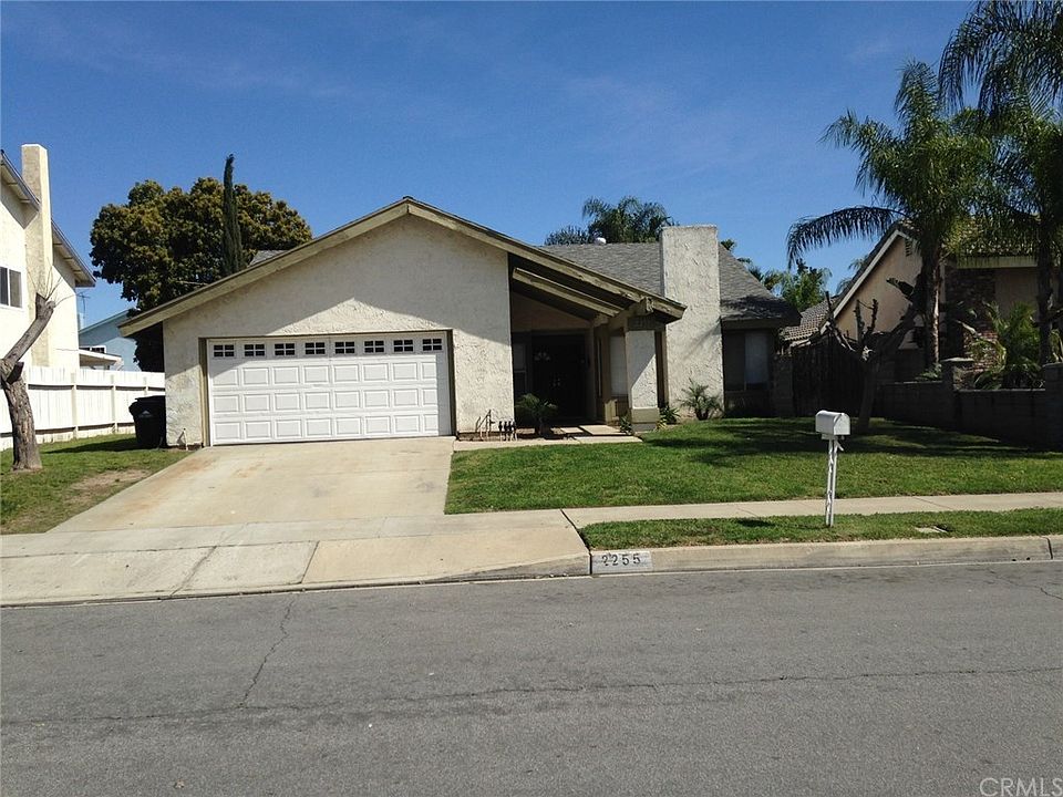 2nd image of 2255 S Phoenix Ave