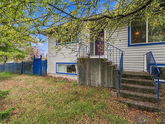 2nd image of 619 Pine St