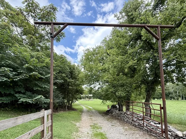 1932 Vales Mill Rd, Pulaski, TN 38478