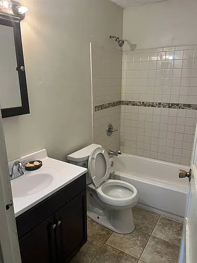 2231 Delavan Dr — Photo 3