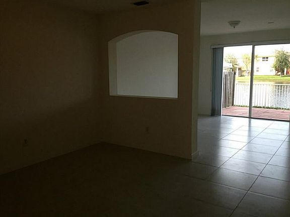 4th image of 10967 NW 79th St