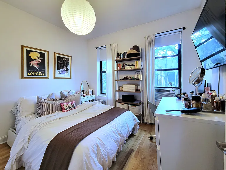 126 E 4th St #19 — Photo 3