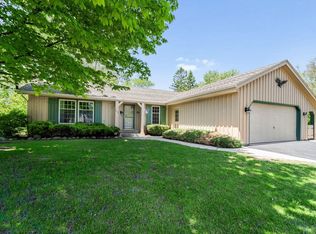 1103 Eastern Trl, Mukwonago, WI 53149