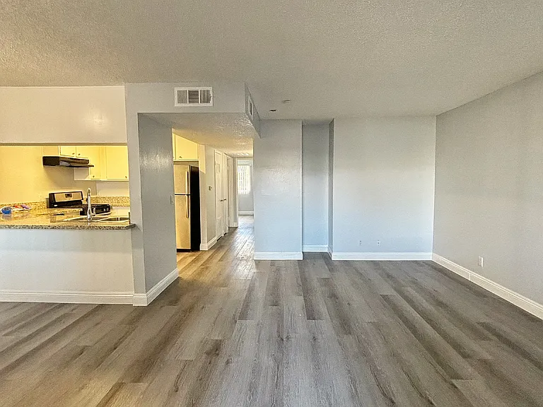 9586 W Ball Rd #204 — Photo 4