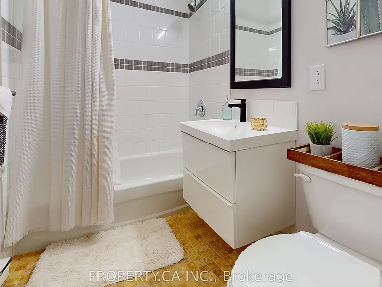610 George St N #5 — Photo 12
