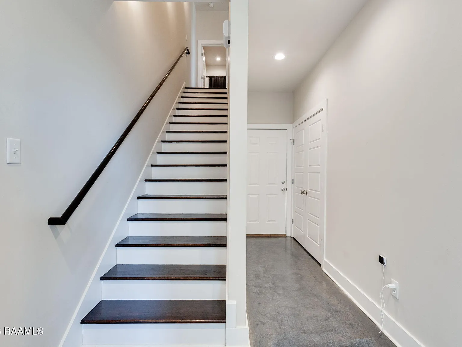 2 bed, 2.5 bath, 1350 sqft, $1,750 — Photo 3