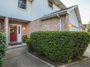 1042 Pinewood Dr, Downers Grove, IL 60516