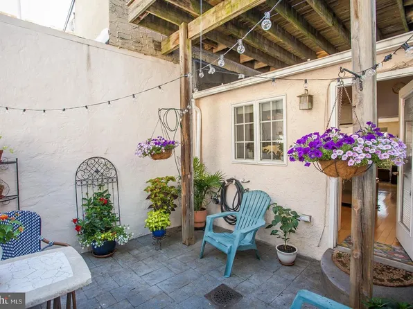 1304 S Howard St, Philadelphia, PA 19147