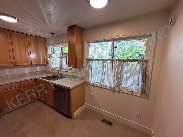1160 NW Bella Vista Pl — Photo 4
