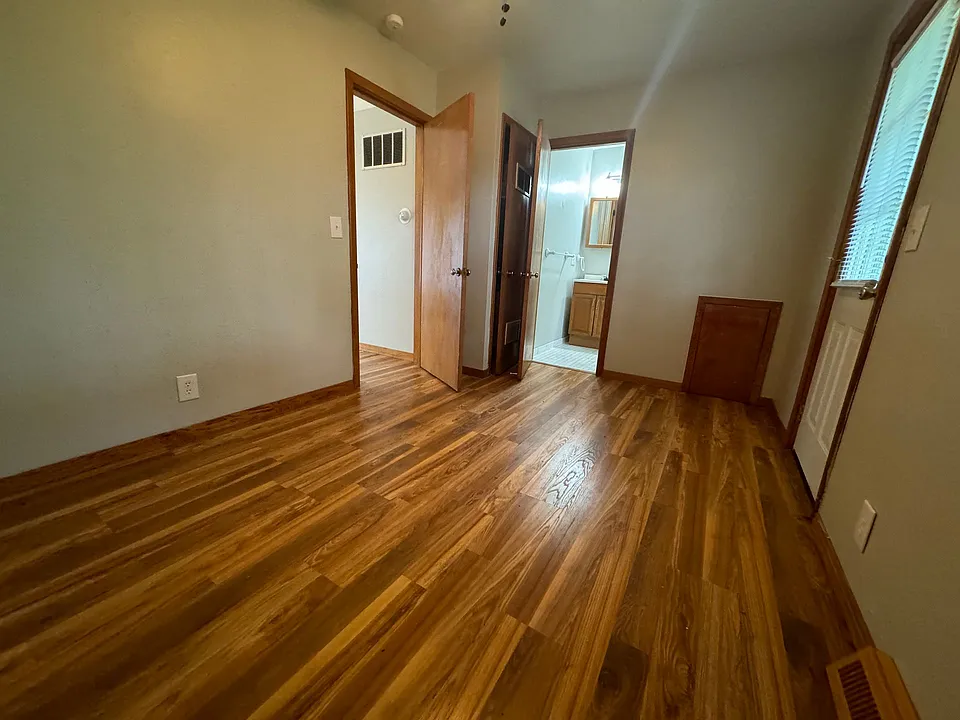 Updated 1BR Apartment Shared Laundry, Cats OK $750/mo