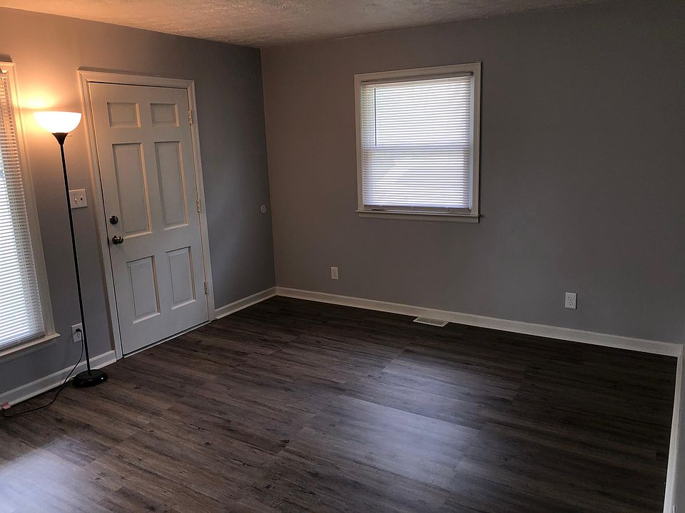 Living Room / Front Door