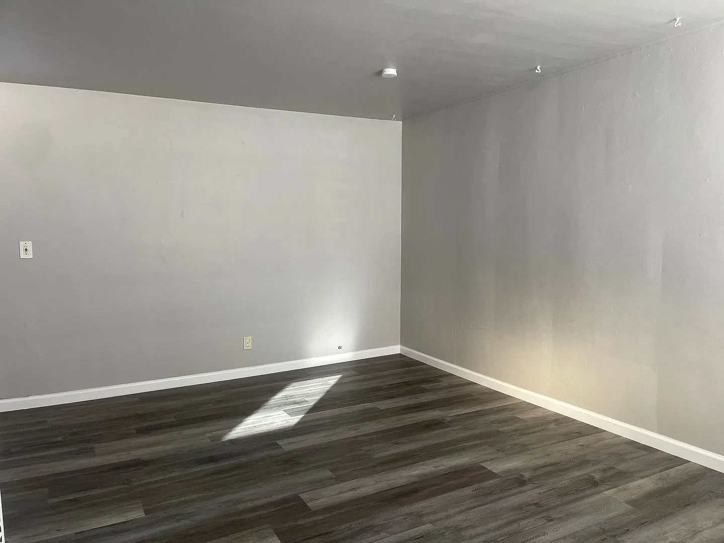 Well located 1 Bedroom near the Nugget — Photo 2