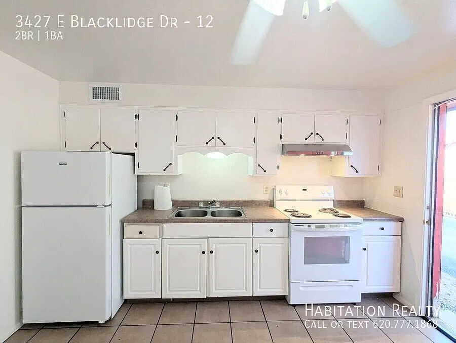 Lovely 2Bed/1Bath with a Community Pool in St Francis Cabrini Neighborhood! — Photo 3