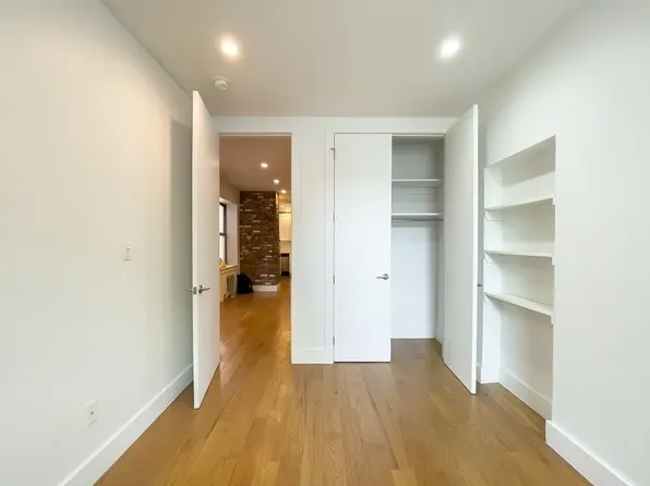 115 Carlton Ave #3J, Brooklyn, NY 11205
