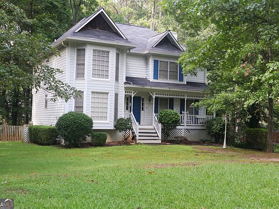 2nd image of 220 Creekwood Trl